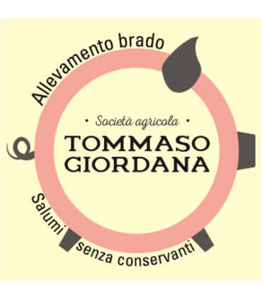 Guanciale 700 Gr ca. come la pancetta, ma con una presenza di grasso maggiore. Prodotta artigianalmente in Maremma